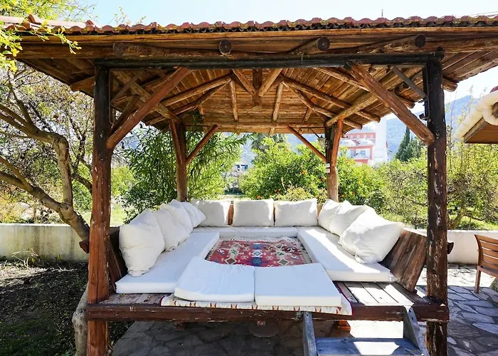 Leisha Villa