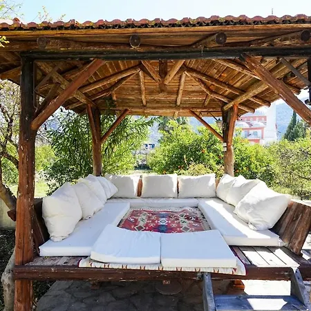 Leisha Villa